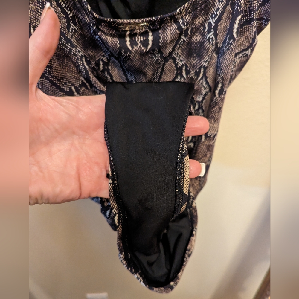 CALVIN KLEIN SNAKESKIN PRINT SWIMSUIT SZ 8 - Picture 8 of 8